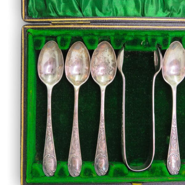 Vintage spoon set in box