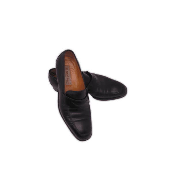 These penny loafers feature Italian calf leather linings, Italian leather outsoles, Blake-stitched construction and Italian brush-off calf uppers. Loafers are Black with Dark Brown soles and are a size EU 41 / NZ 7. Made in Italy from genuine Italian leather.