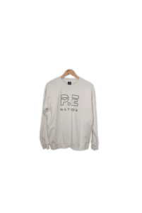 Australian sportswear label P.E Nation is the epitome of an active-meets-urban lifestyle, with a focus on complementing an active schedule with unsurpassed style. This relaxed fit jumper features a crew neckline, ribbed cuffs and hem, and a graphic P.E Nation front. Small. Organic Cotton